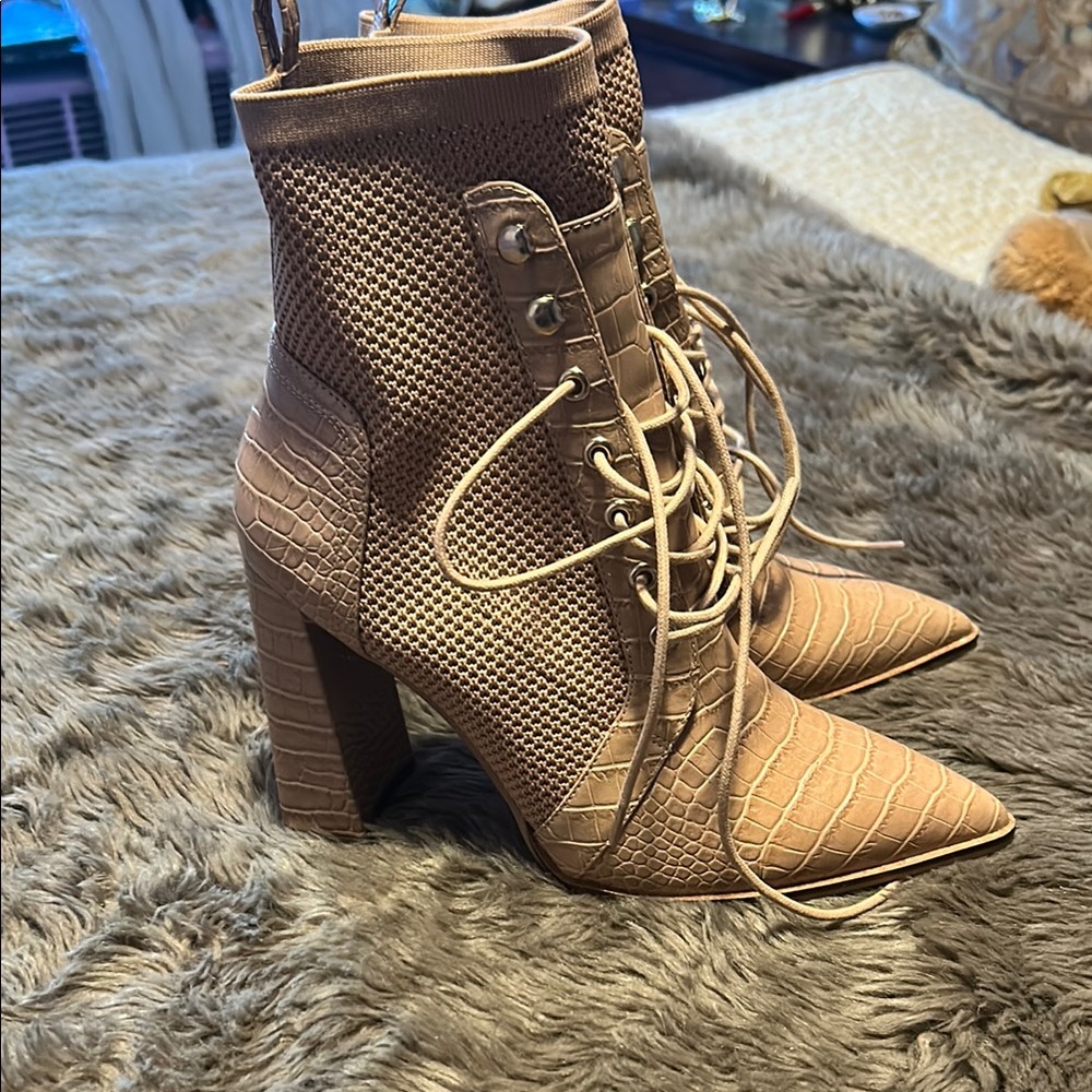 Tan color gorgeous Steve Madden  Lace-Up Ankle Boots